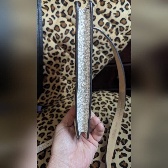 Michael Kors belt/bag Size Small with Chain Trim - Picture 2 of 6